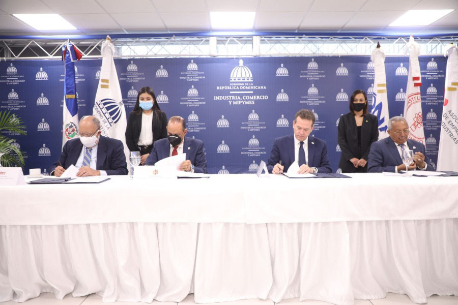 MICM firma acuerdo para fomentar innovación de industrias • Prensa Diaria